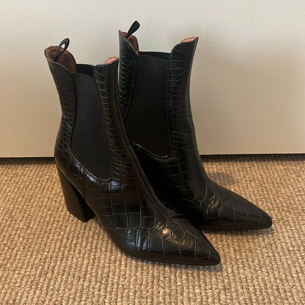 Forever 21 “Aligator skin” boots